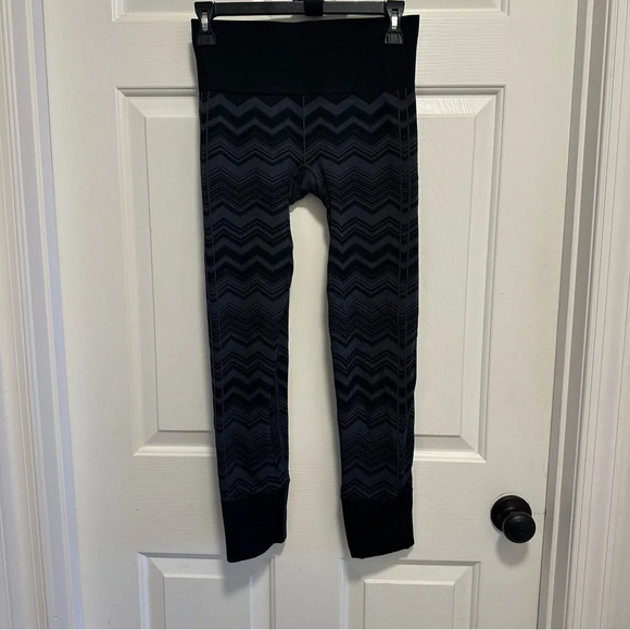 Lululemon Black Gray Chevron Zig Ebb To Street Pants Leggings Seamless Size 6 - Picture 2 of 5